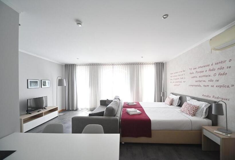 استودیوی استاندارد, Famous Crows Lisbon Suites