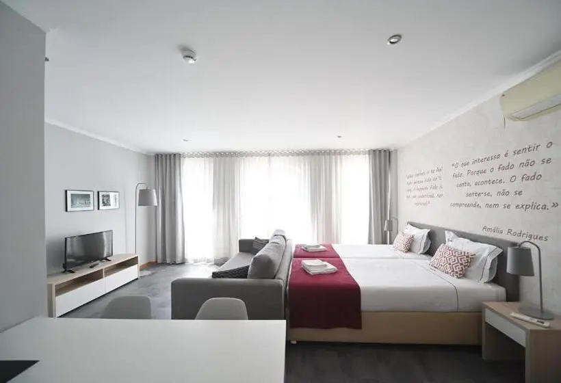 استودیوی استاندارد, Famous Crows Lisbon Suites