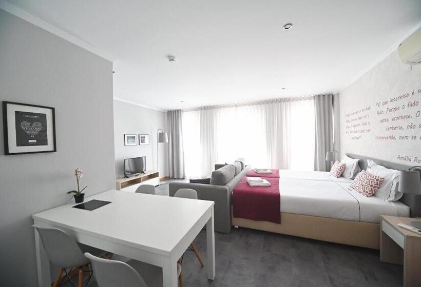 استودیوی استاندارد, Famous Crows Lisbon Suites