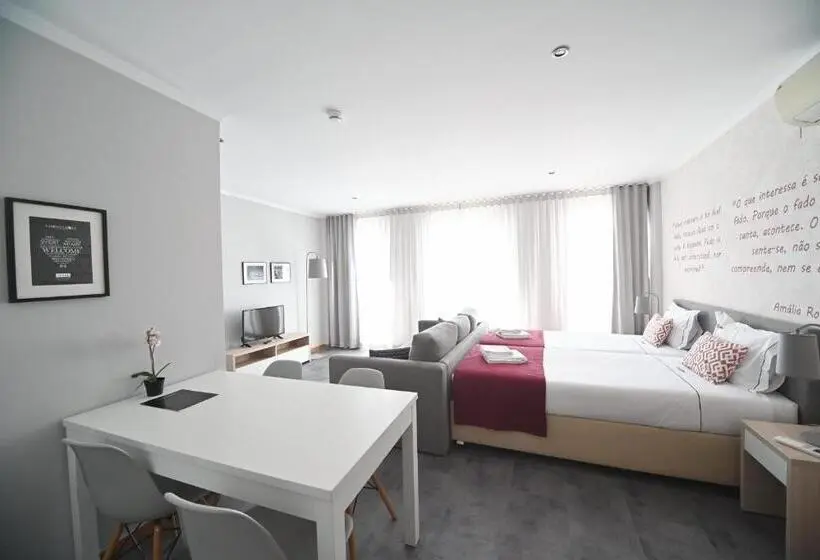 استودیوی استاندارد, Famous Crows Lisbon Suites