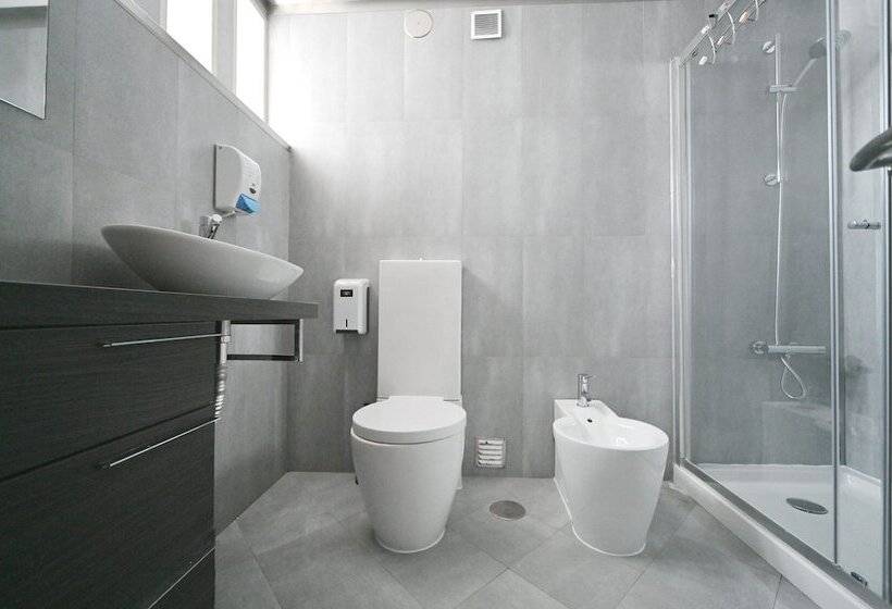 اتاق استاندارد, Famous Crows Lisbon Suites