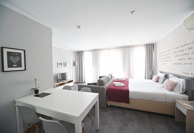 استودیوی استاندارد, Famous Crows Lisbon Suites