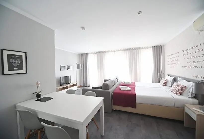 استودیوی استاندارد, Famous Crows Lisbon Suites