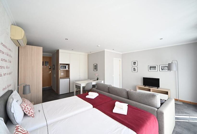 استودیوی استاندارد, Famous Crows Lisbon Suites