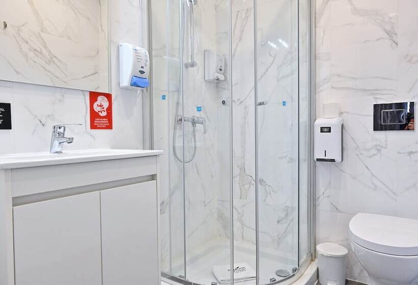 استودیوی استاندارد, Famous Crows Lisbon Suites