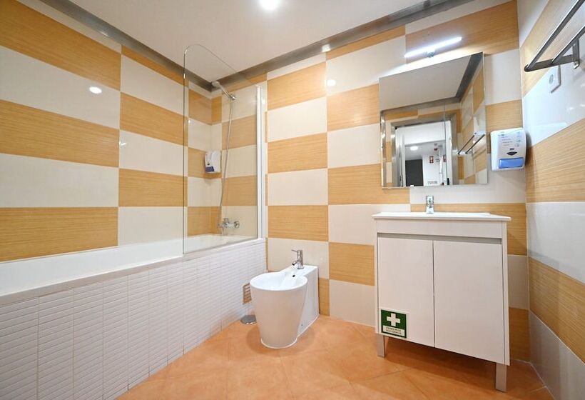 اتاق استاندارد, Famous Crows Lisbon Suites