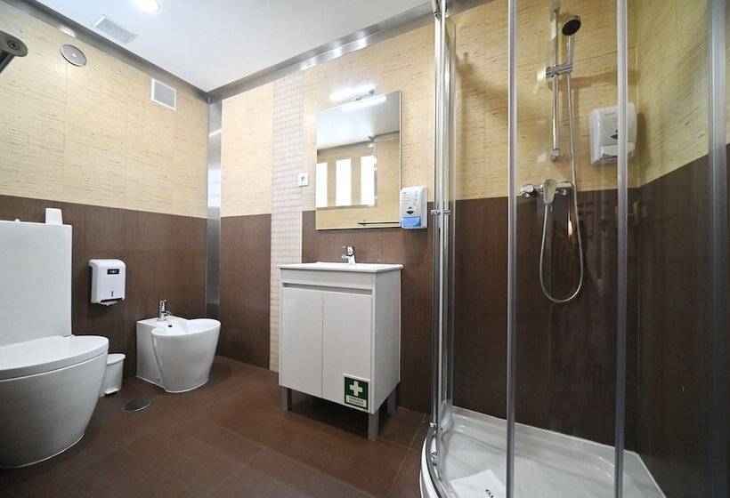 اتاق استاندارد, Famous Crows Lisbon Suites