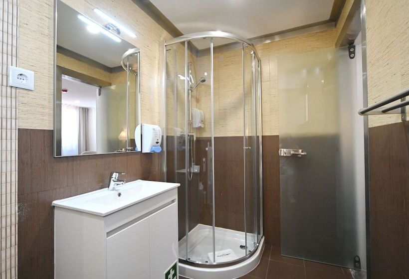 اتاق استاندارد, Famous Crows Lisbon Suites