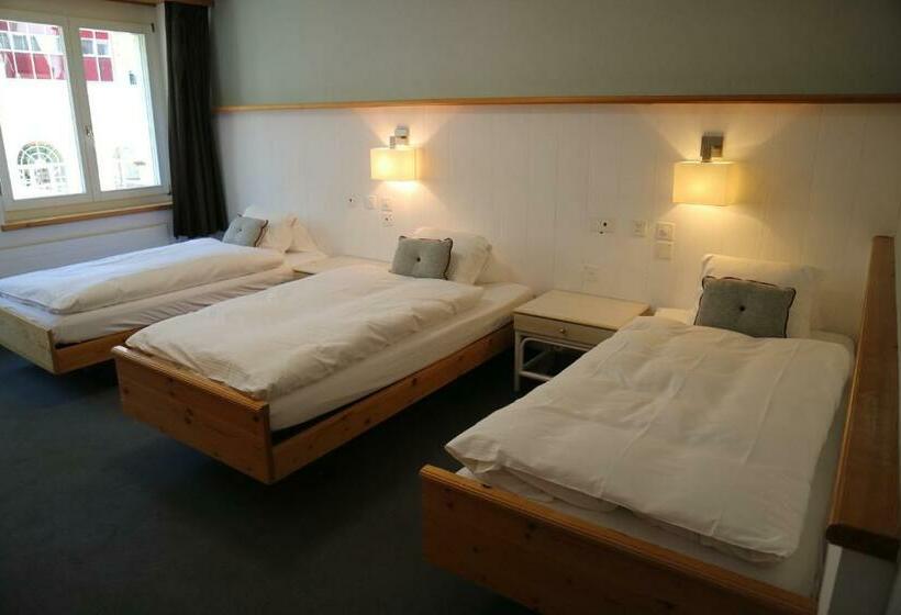 标准三人间, Spenglers Inn