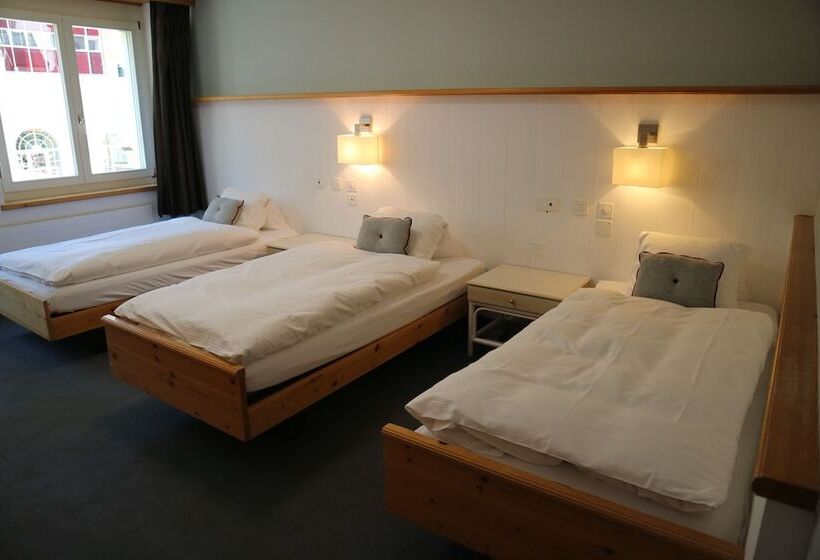 标准三人间, Spenglers Inn