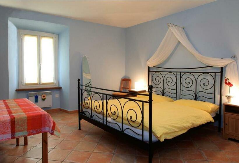 バス共有のスタンダードルーム, Annie S Bed & Breakfast