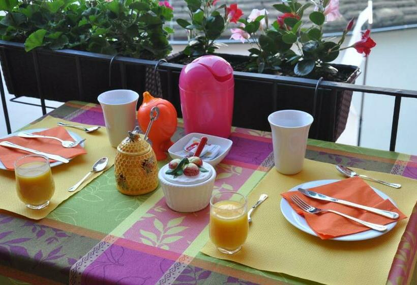 バス共有のスタンダードルーム, Annie S Bed & Breakfast