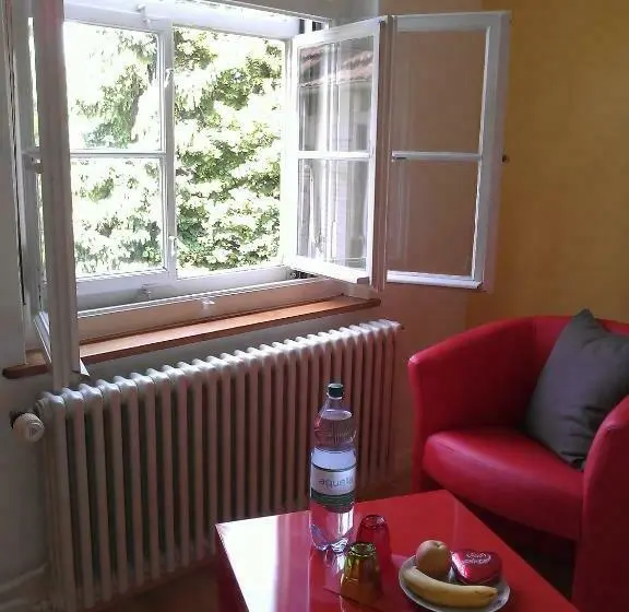 Standard Yhden Hengen Huone Jaettu Kylpyhuone, B&b Kalimera Pratteln