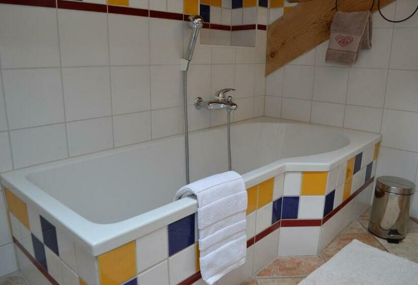 山景套房, B&b Rosaly