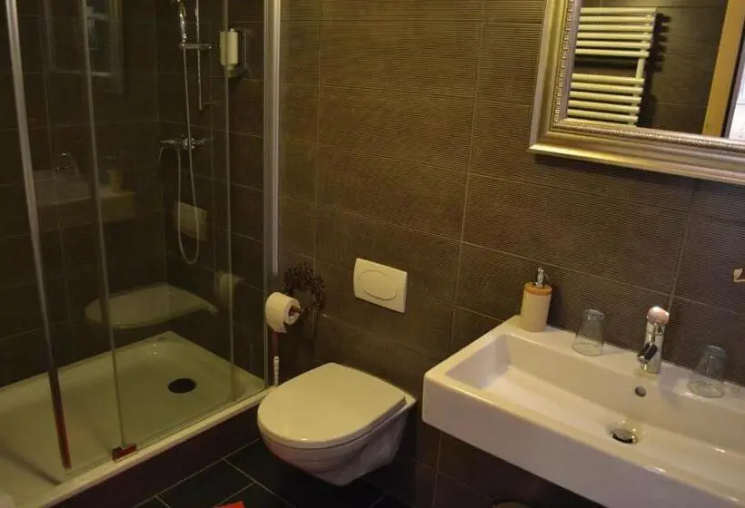 Perhesviitti, B&b Rosaly