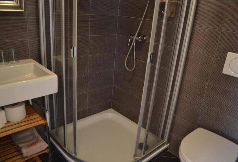 可观山景的小型套房, B&b Rosaly