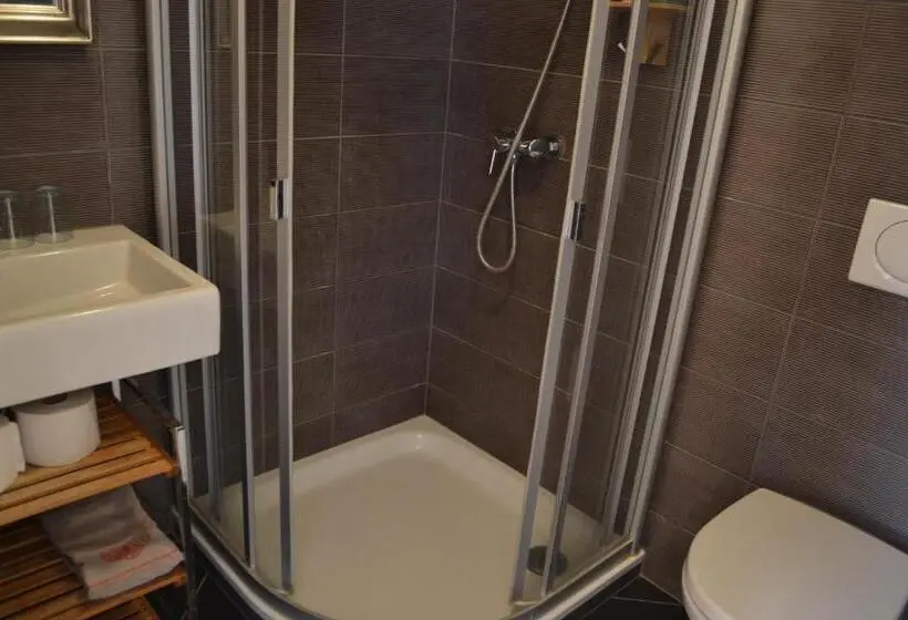 Juniorsviitti Vuoristonäkymä, B&b Rosaly