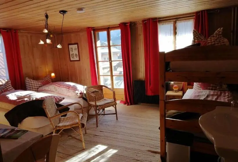 Standard Neljän Hengen Huone Jaettu Kylpyhuone, B&b Rosaly