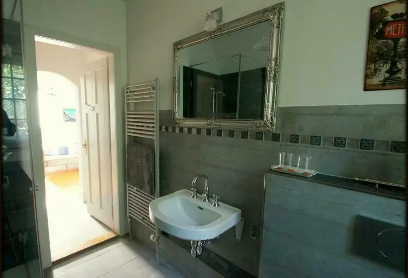 اتاق استاندارد, Bed And Breakfast Wildrose