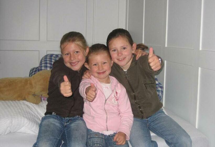 شقة غرفة واحدة, Chalet Hotel Krone