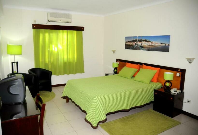 Номер Стандарт, A Cegonha