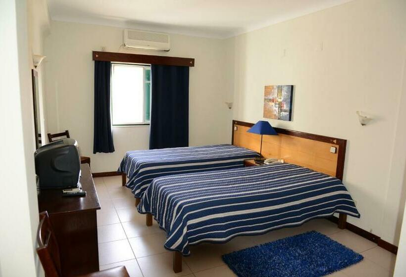 Номер Стандарт, A Cegonha