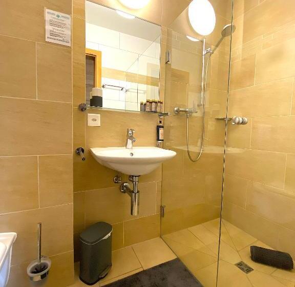 带大床的标准间, Auberge De L Union