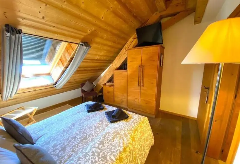 Standard-huone Järvinäkymä, Auberge De L Union