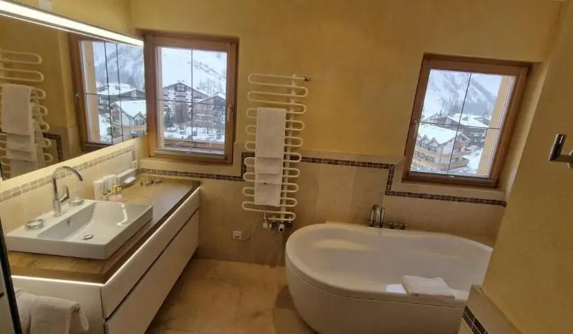 سوئیت پنت هاوس, Chasa Castello Relax & Spa