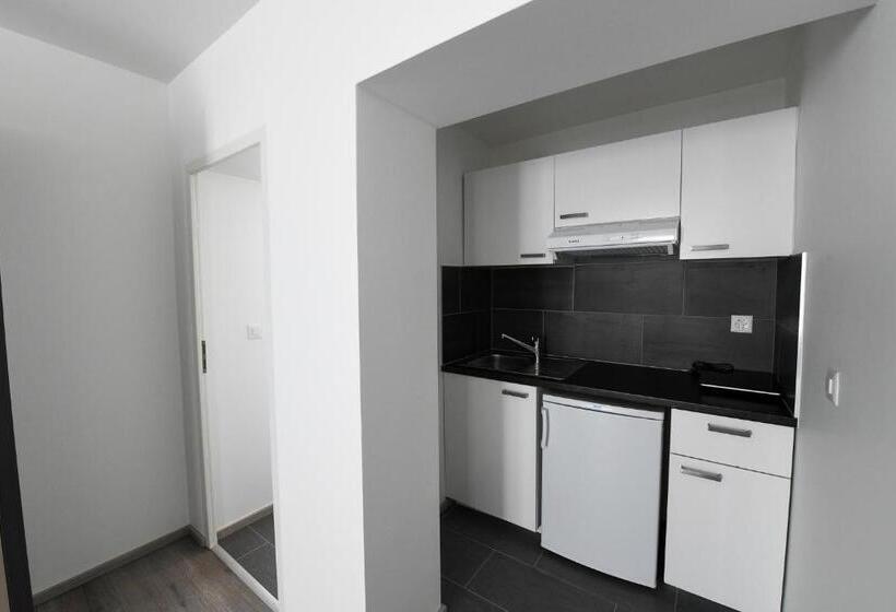 コンフォートワンルーム, De France