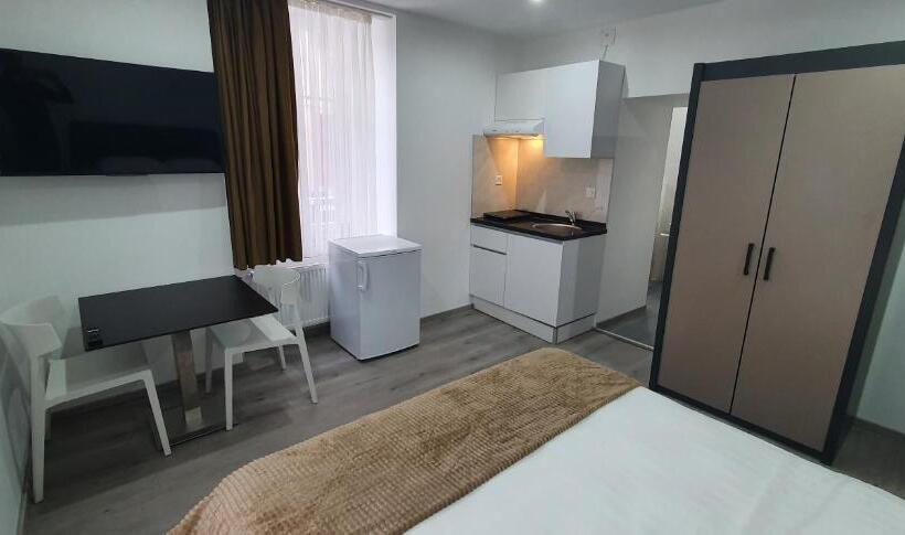 コンフォートワンルーム, De France