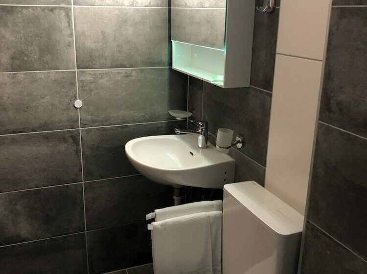 חדר סטנדרט יחיד, Escale