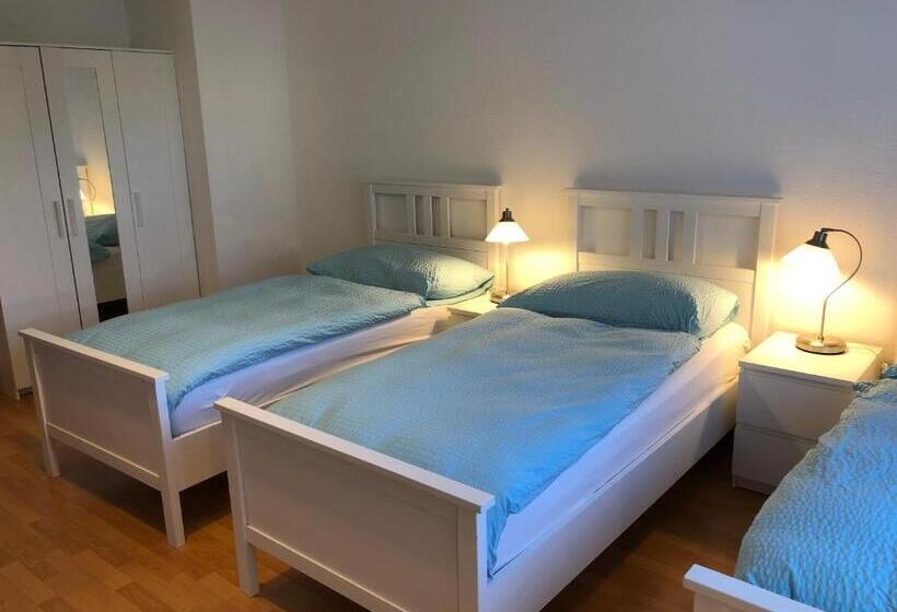 חדר סטנדרט לשלושה, Escale