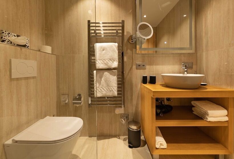 스탠다드 룸, Grischuna