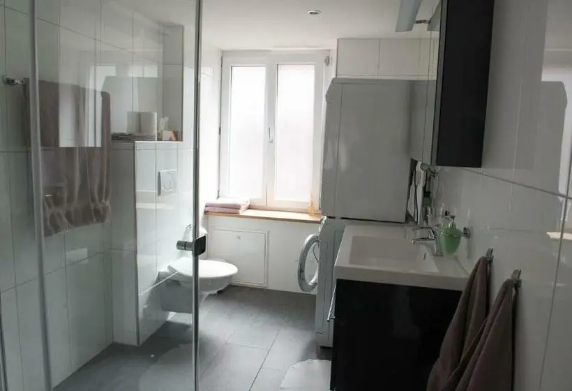 Huoneisto 2 Makuuhuonetta, Hirschen B&b