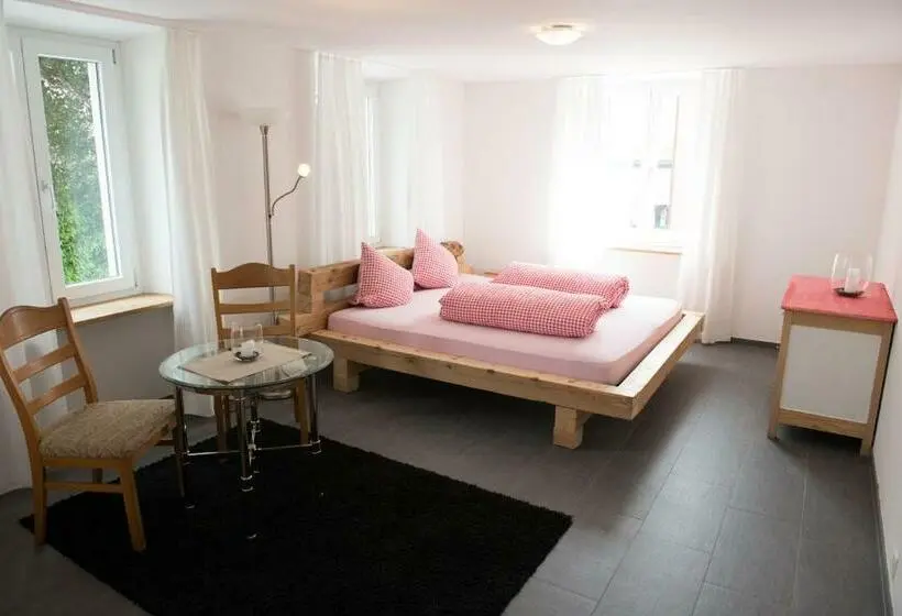 Huoneisto 2 Makuuhuonetta, Hirschen B&b