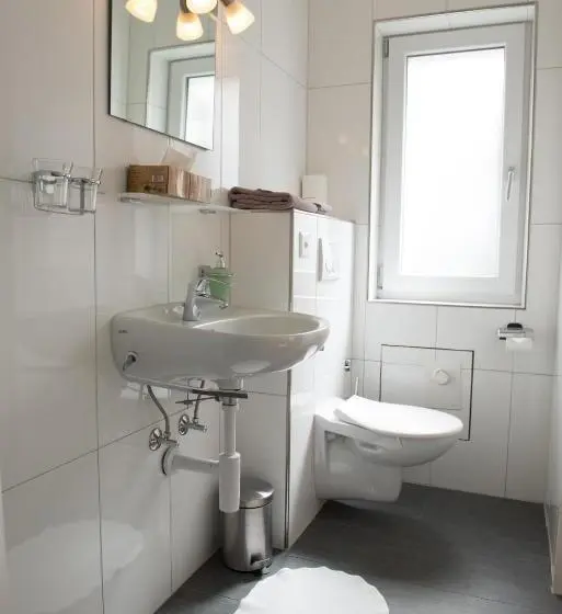 Standard Yhden Hengen Huone Jaettu Kylpyhuone, Hirschen B&b