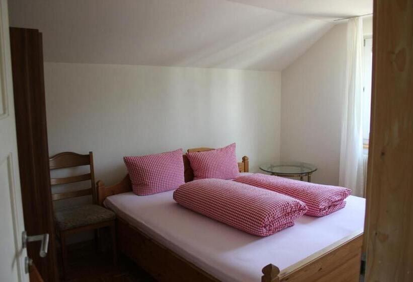 家庭间, Hirschen B&b