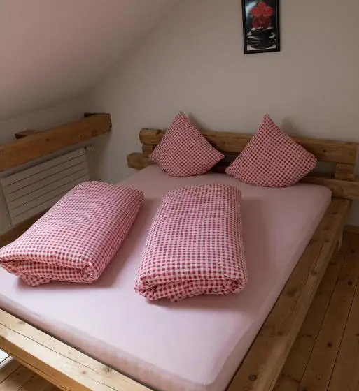 Huoneisto 3 Makuuhuonetta, Hirschen B&b