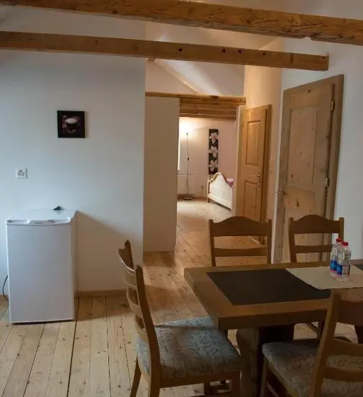 Huoneisto 3 Makuuhuonetta, Hirschen B&b
