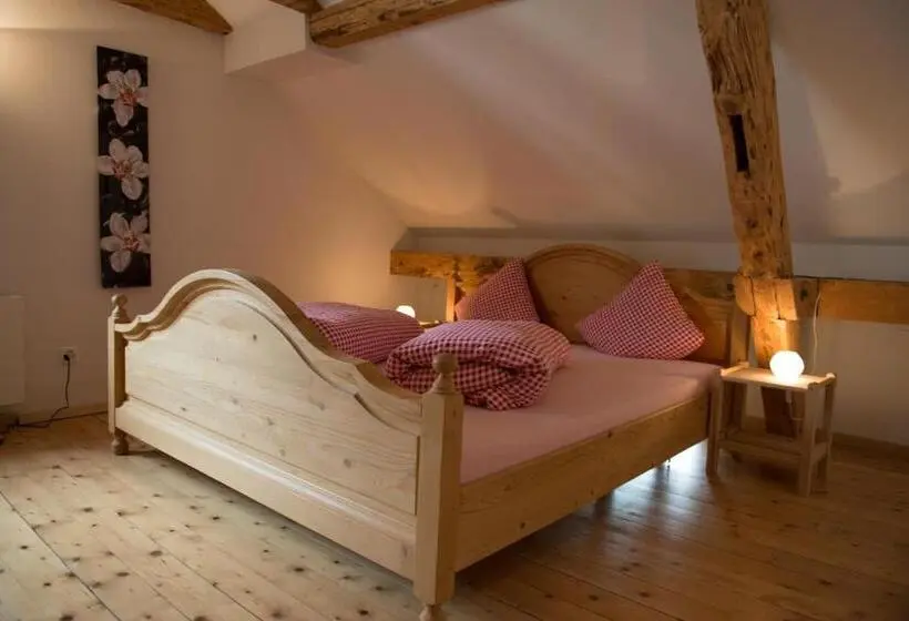 Huoneisto 3 Makuuhuonetta, Hirschen B&b