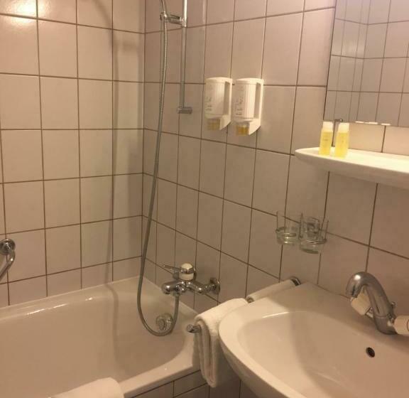 패밀리 룸, Hôtel De France