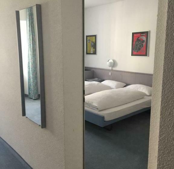 패밀리 룸, Hôtel De France