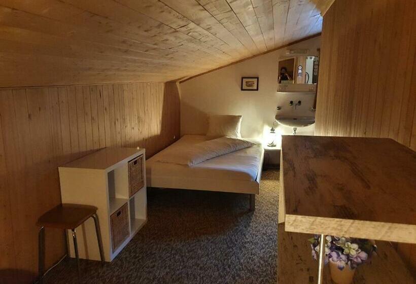 标准单人间共用浴室, Restaurant Bergheim