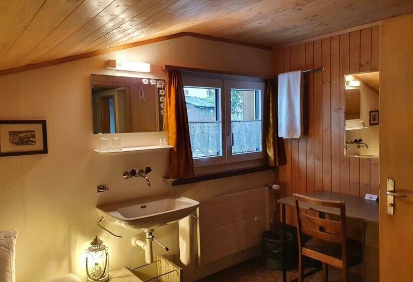 标准单人间共用浴室, Restaurant Bergheim