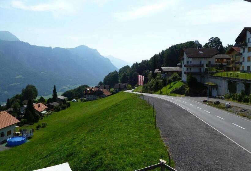 标准三人间, Restaurant Bergheim