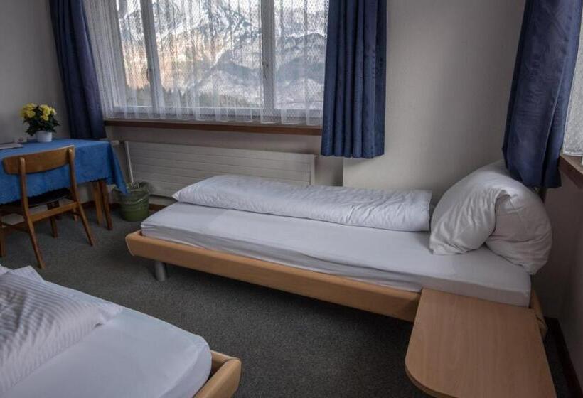 标准三人间, Restaurant Bergheim