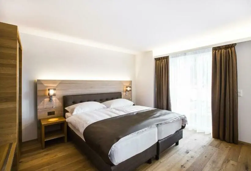 Standard-huone Järvinäkymä, Romantik Hotel Le Vignier