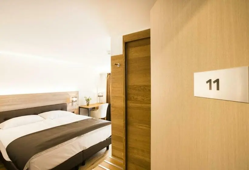 Standard-huone Järvinäkymä, Romantik Hotel Le Vignier