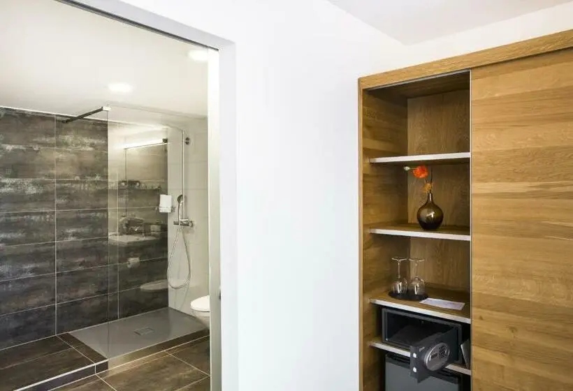 Standard-huone Järvinäkymä, Romantik Hotel Le Vignier